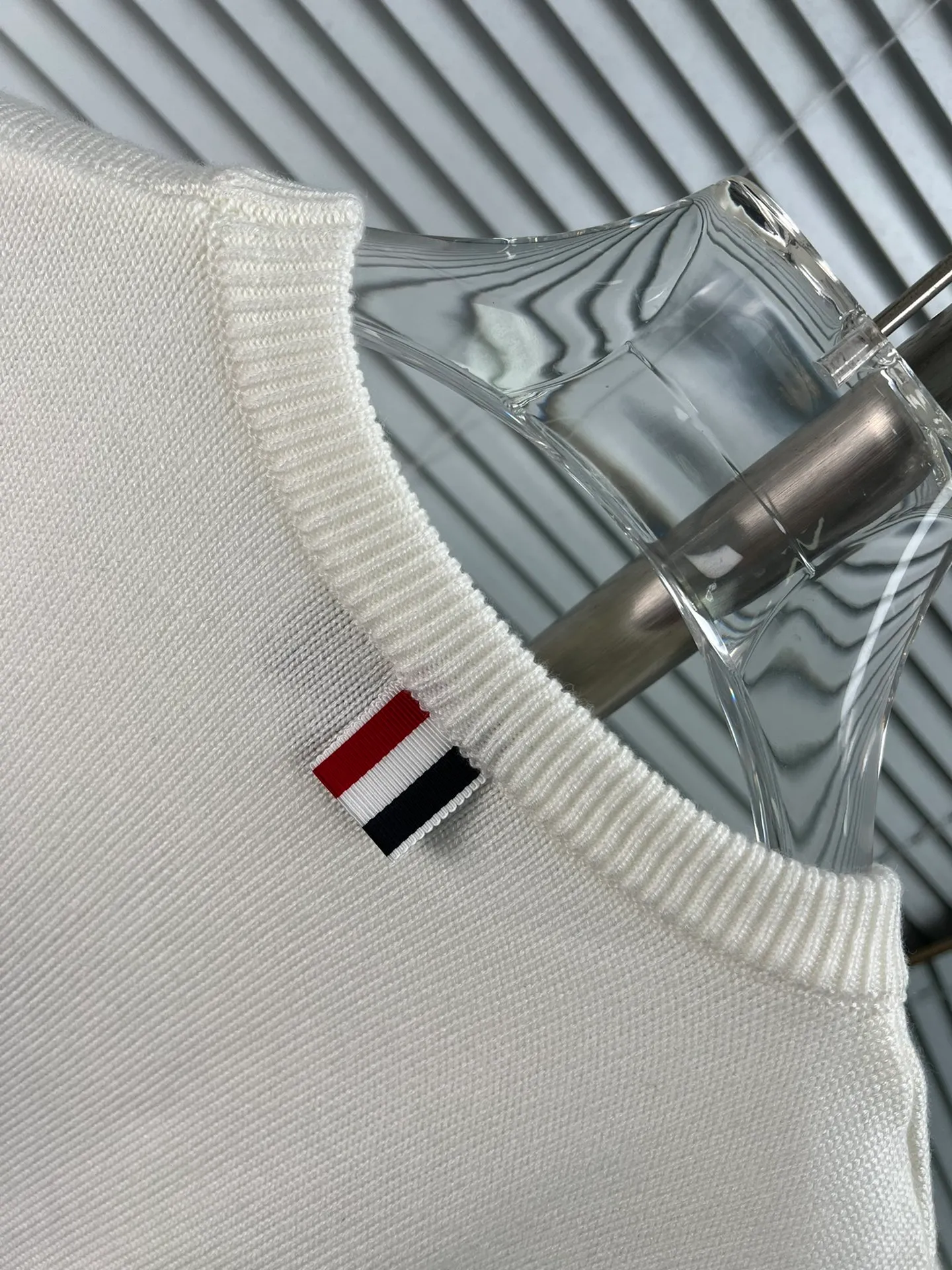THOM BROWNE🇳🇱New Arrival 𝐃𝐞𝐭𝐚𝐢𝐥 ： TB ， ， ， ， ooookkkkkk ， ， ， ， T look jue ：Gray White Navy Blue Sizes： 0.1.2(S.M.L)